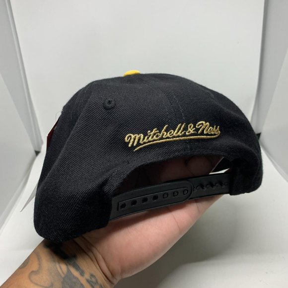 Mitchell and Ness Toronto Raptors NBA Retro Logo Snapback - Picture 2 of 3